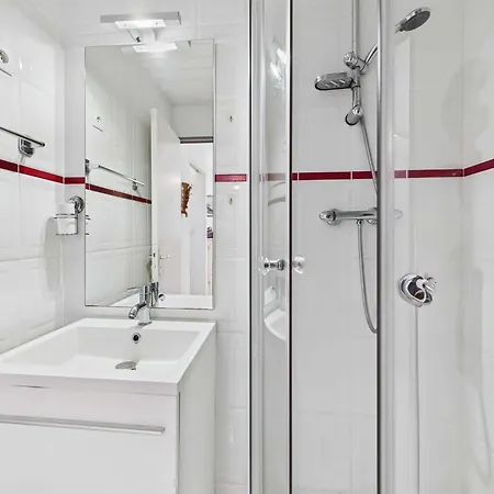 Διαμέρισμα 2 Pieces Avec Piscine Et Parking - Fr-1-326-478 *