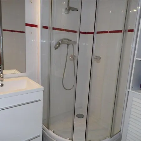 Lägenhet 2 Pieces Avec Piscine Et Parking - Fr-1-326-478 *