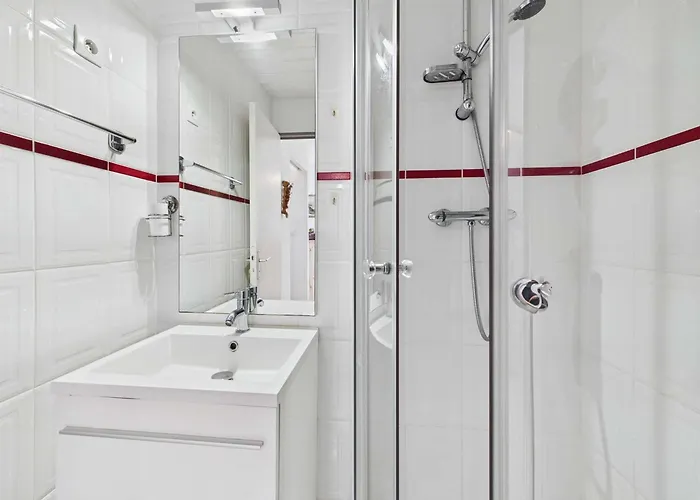 Apartment 2 Pieces Avec Piscine Et Parking - Fr-1-326-478 *